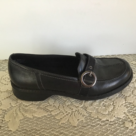Clarks 7.5M womens black leather casual loafers flats slip-on shoes silver buckl - Picture 4 of 9